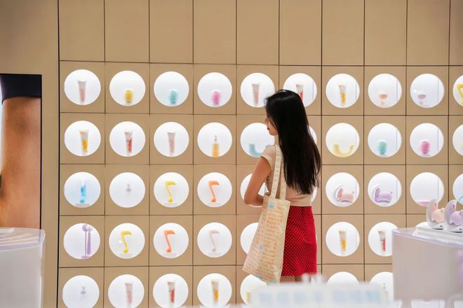 正视欲望｜Shine Brand冰球突破性萧条时代全球男女如何(图5)